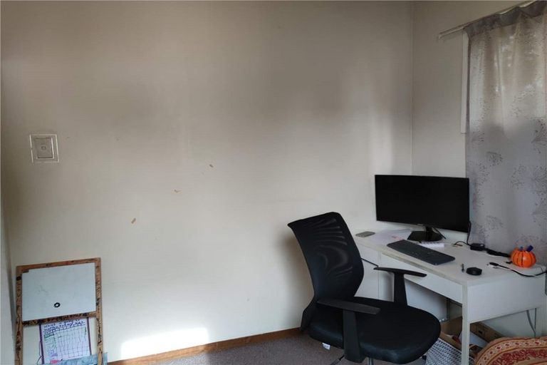 Photo of property in 40 Eyre Street, Henderson, Auckland, 0612