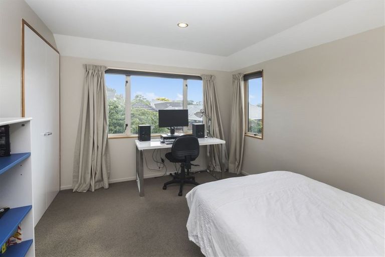 Photo of property in 16 Huntingdon Place, Avonhead, Christchurch, 8042