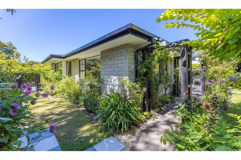 Photo of property in 1/439 Memorial Avenue, Burnside, Christchurch, 8053