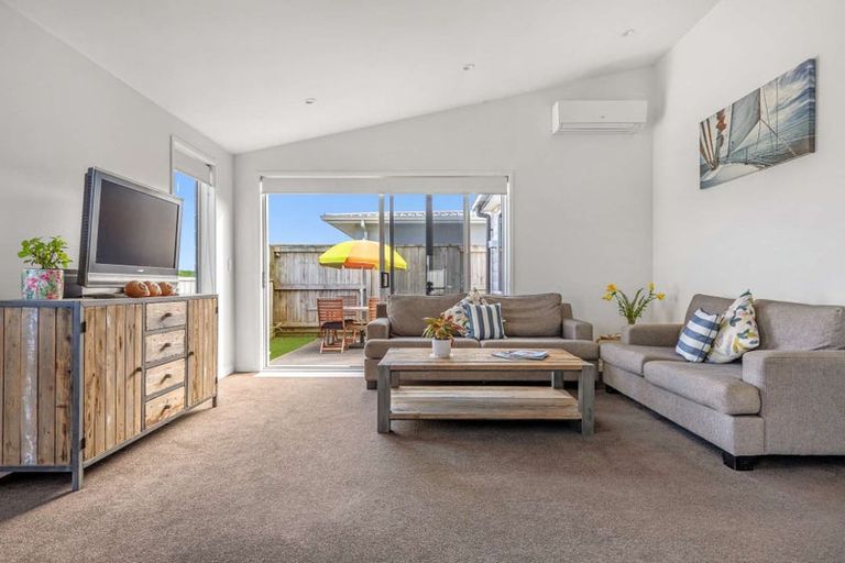 Photo of property in 12 Franks Way, Papamoa Beach, Papamoa, 3118