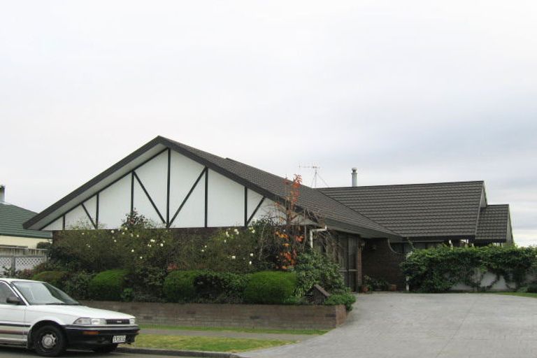 Photo of property in 8 Alan Styles Place, Greenmeadows, Napier, 4112