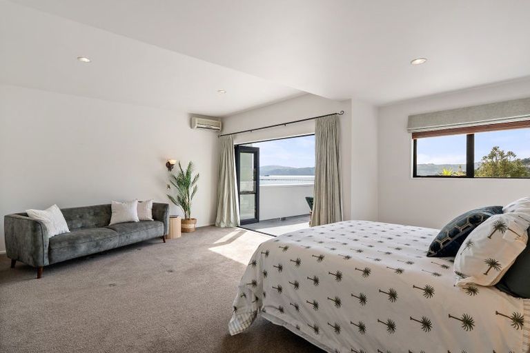 Photo of property in 52 Walter Road, Lowry Bay, Lower Hutt, 5013