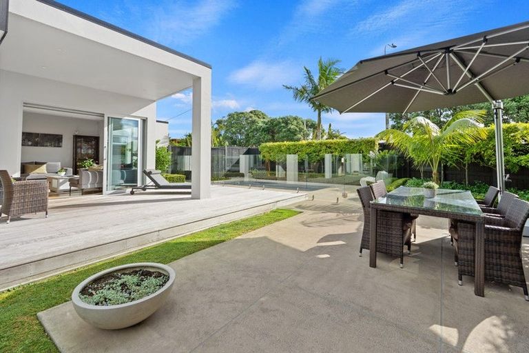 Photo of property in 52 Walton Street, Red Beach, 0932