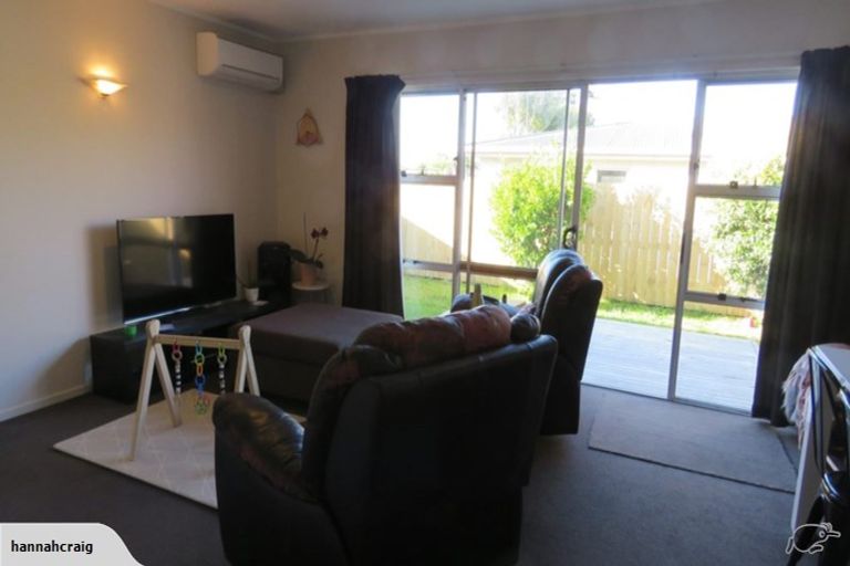 Photo of property in 2/18 Koromiko Street, New Lynn, Auckland, 0600