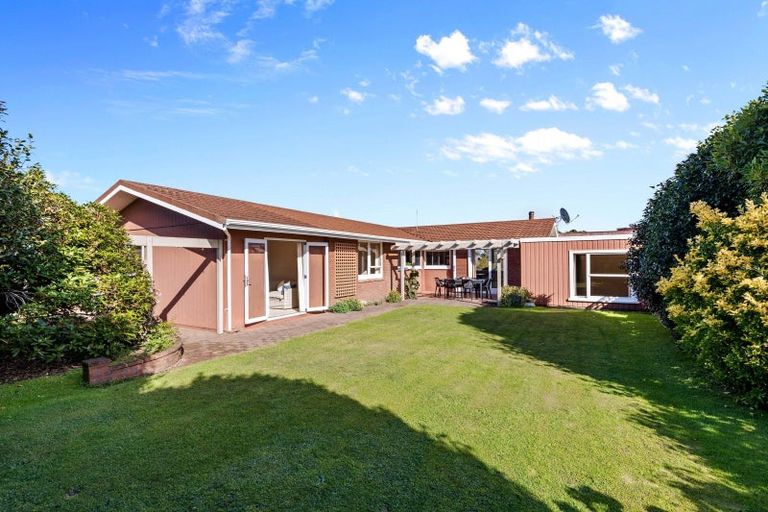 Photo of property in 82 Manu Crescent, Upper Vogeltown, New Plymouth, 4310