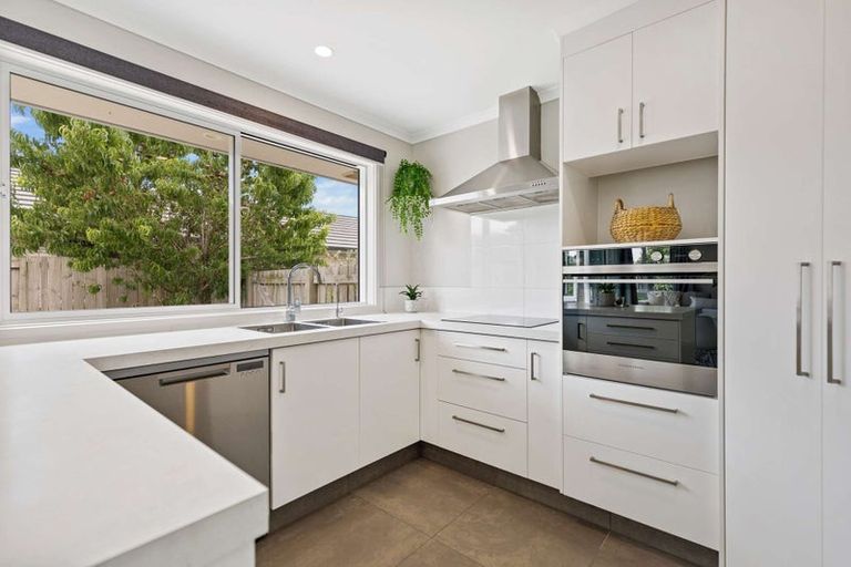 Photo of property in 12 Farrier Street, Papamoa, 3118