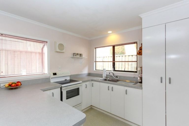 Photo of property in 68 Waiwaka Terrace, Strandon, New Plymouth, 4312