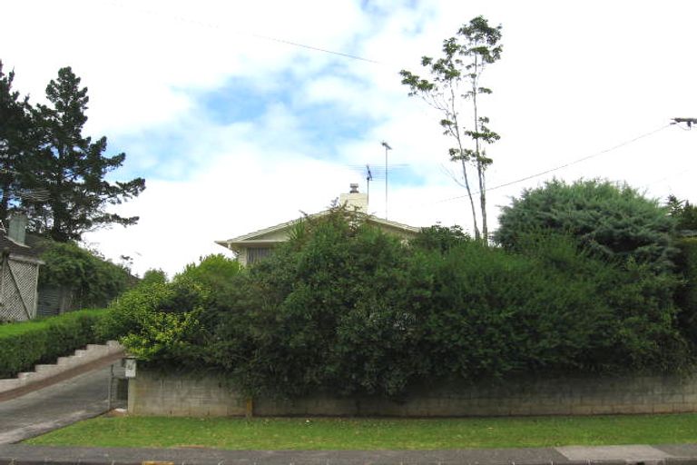 Photo of property in 32 Lauderdale Road, Birkdale, Auckland, 0626