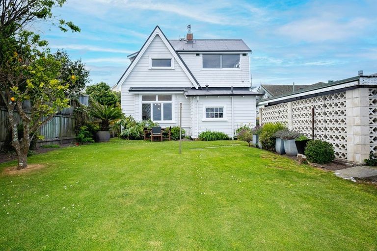 Photo of property in 12 Lighthouse Road, Bluff Hill, Napier, 4110