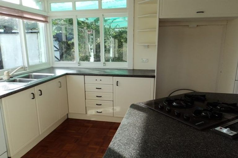 Photo of property in 11 Huka Road, Birkenhead, Auckland, 0626