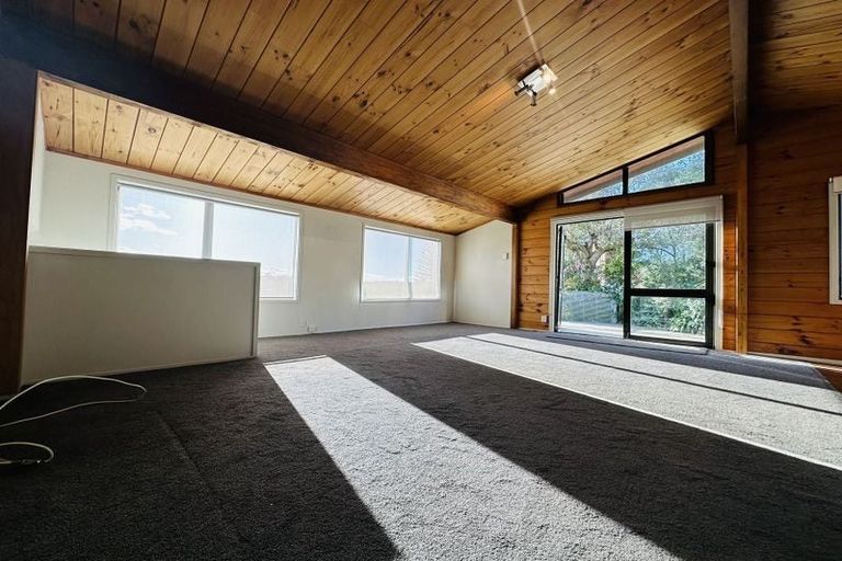 Photo of property in 11a Pendene Place, Forrest Hill, Auckland, 0620