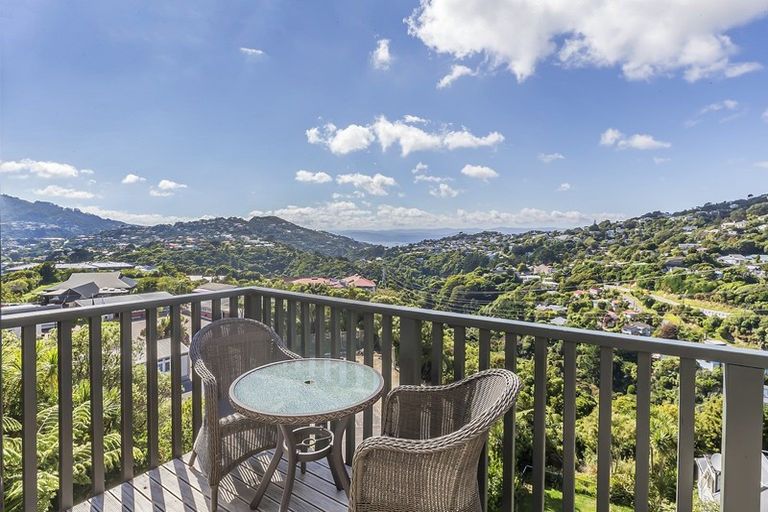 Photo of property in 29 Chartwell Drive, Crofton Downs, Wellington, 6035