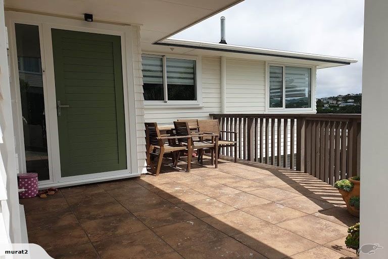 Photo of property in 16 Turville Crescent, Newlands, Wellington, 6037