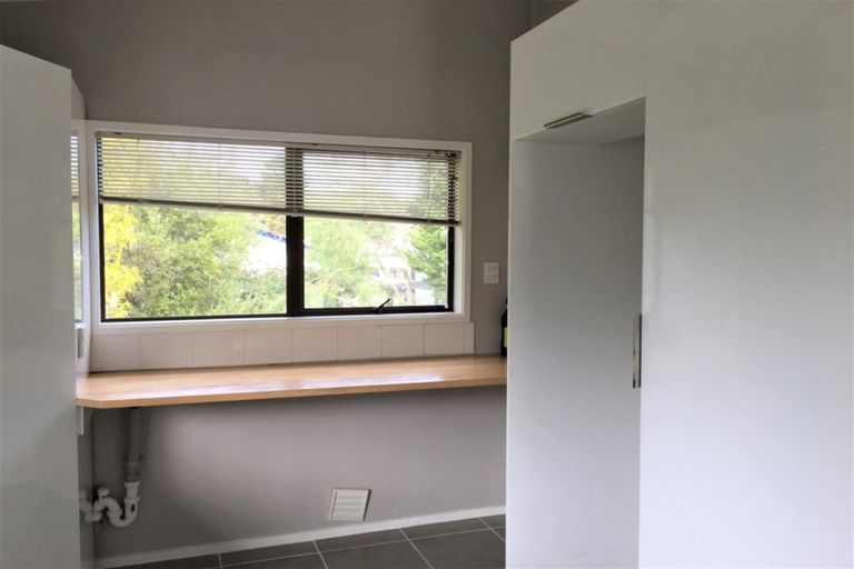 Photo of property in 43 Deverell Place, Northcross, Auckland, 0632
