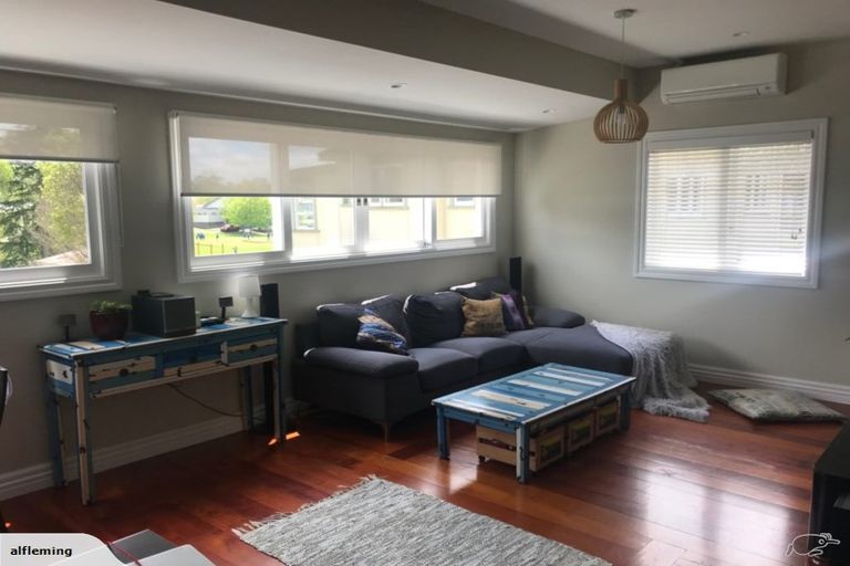 Photo of property in 5 Hutchinson Avenue, New Lynn, Auckland, 0600