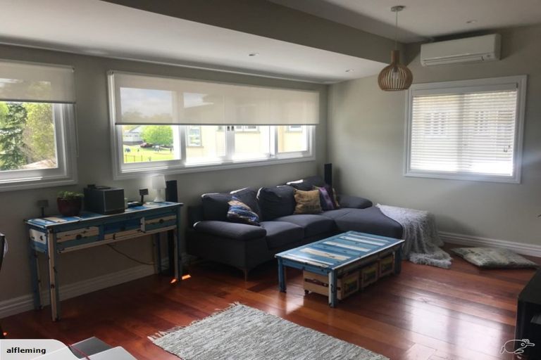Photo of property in 5 Hutchinson Avenue, New Lynn, Auckland, 0600