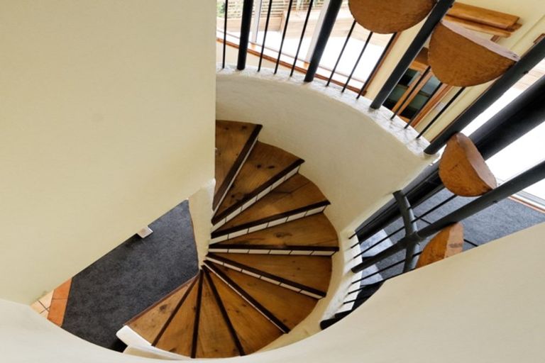 Photo of property in 92 Piha Road, Piha, 0772