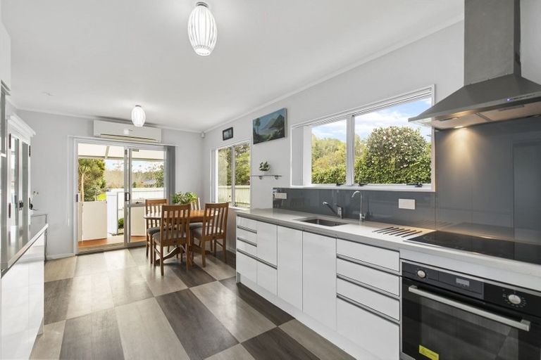 Photo of property in 2/119 Beach Haven Road, Beach Haven, Auckland, 0626