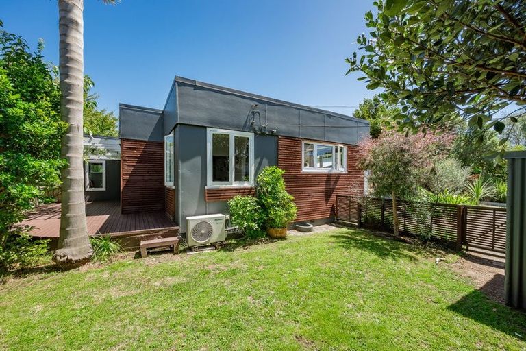 Photo of property in 3 Moa Road, Raumati Beach, Paraparaumu, 5032