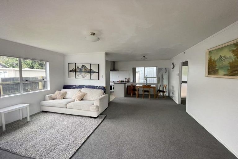 Photo of property in 2/13 Justamere Place, Weymouth, Auckland, 2103