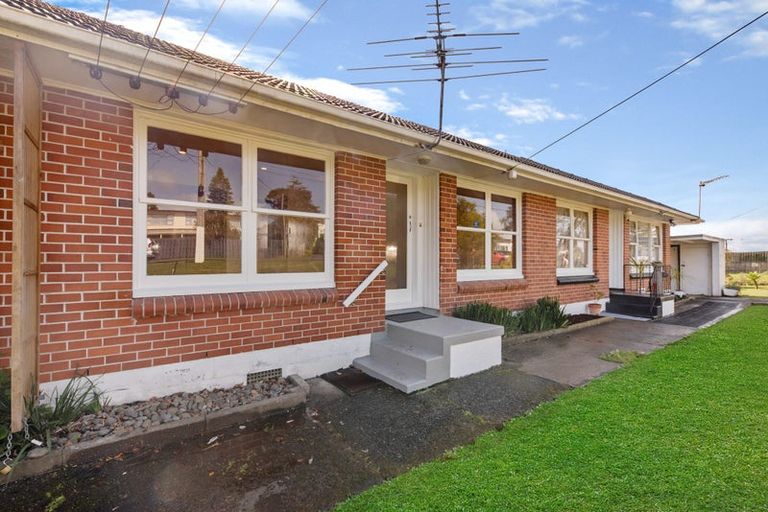 Photo of property in 2/43 Tramway Road, Beach Haven, Auckland, 0626