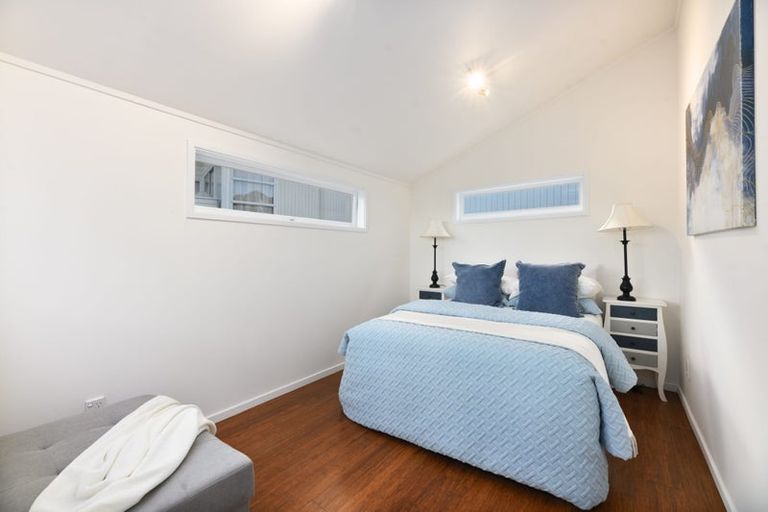 Photo of property in 6 Finn Place, Totara Vale, Auckland, 0629