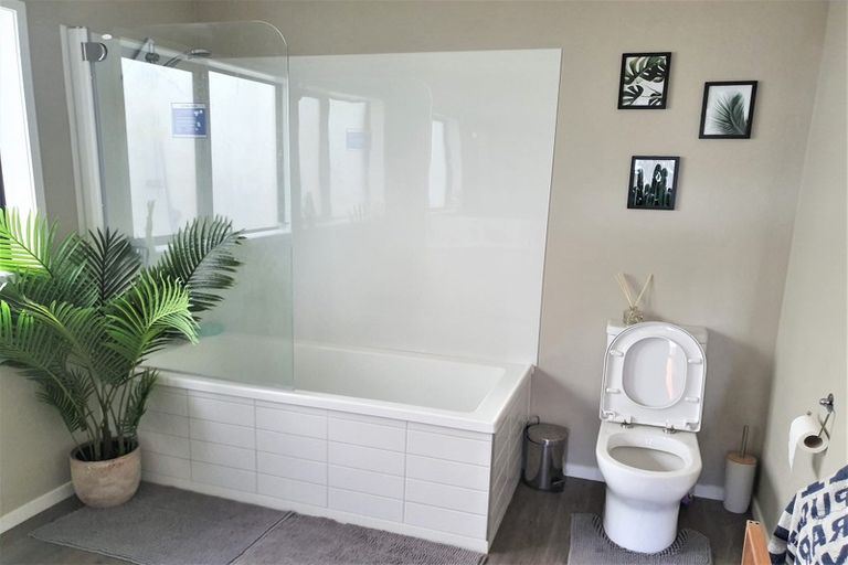 Photo of property in 28 Speldhurst Grove, Stokes Valley, Lower Hutt, 5019