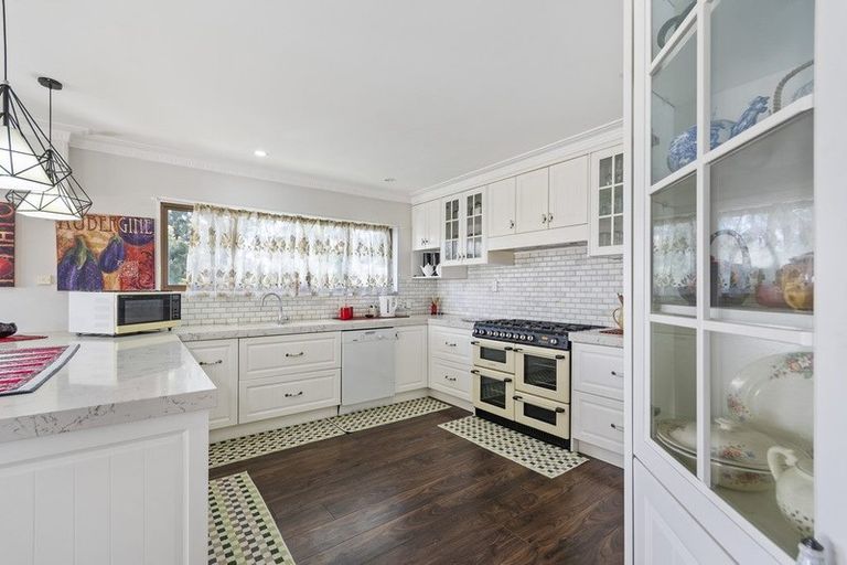 Photo of property in 2 Hogan Street, Pukekohe, 2120