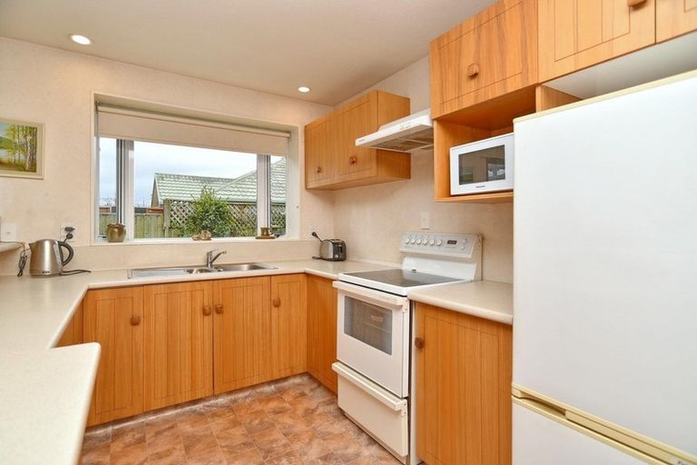 Photo of property in 2/23a Meadow Street, Papanui, Christchurch, 8052