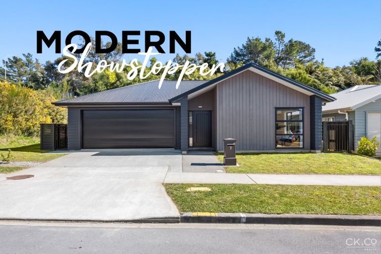 Photo of property in 7 Te Awa Rere Grove, Stokes Valley, Lower Hutt, 5019