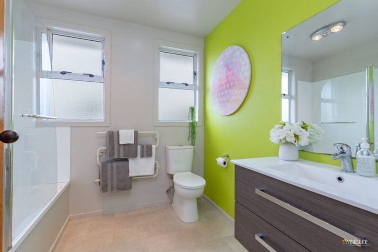 Photo of property in 21 Hiwi Crescent, Titahi Bay, Porirua, 5022