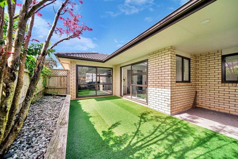 Photo of property in 8 Lamia Place, The Gardens, Auckland, 2105