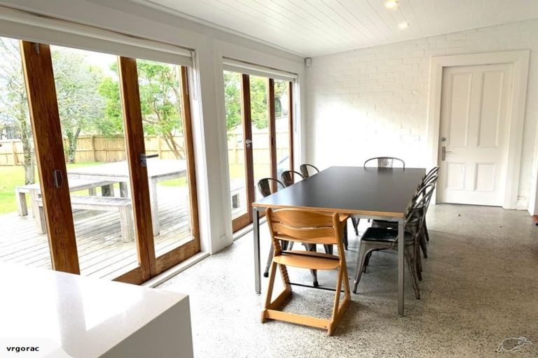 Photo of property in 27 Islington Avenue, New Lynn, Auckland, 0600