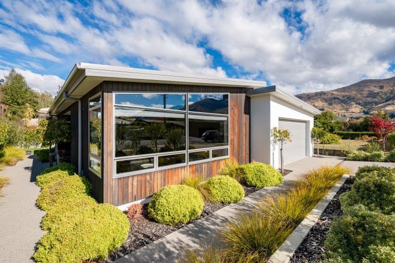 Photo of property in 126 Warren Street, Wanaka, 9305