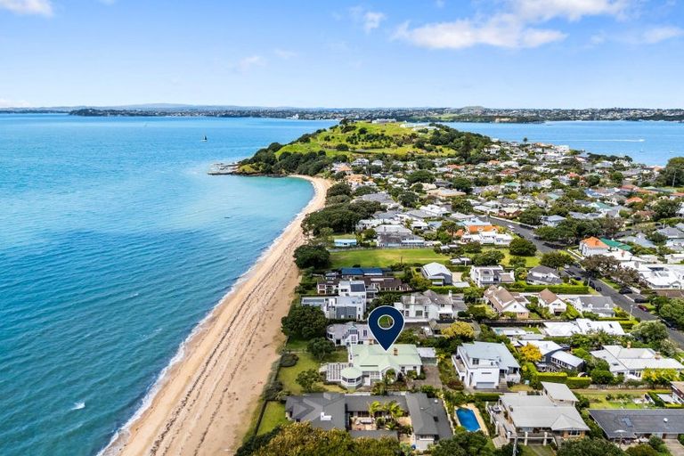Photo of property in 36 Oxford Terrace, Devonport, Auckland, 0624
