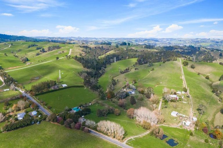 Photo of property in 124 Kanohi Road, Kaukapakapa, 0873