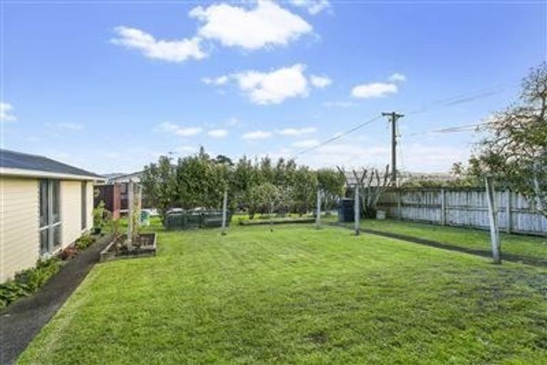 Photo of property in 49 View Road, Henderson, Auckland, 0612