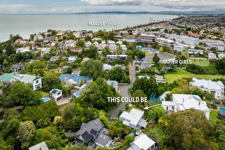 Photo of property in 8 Thompson Road, Bluff Hill, Napier, 4110