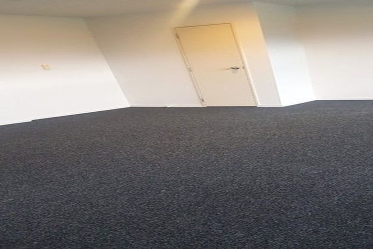 Photo of property in 52 Woodbank Drive, Glen Eden, Auckland, 0602