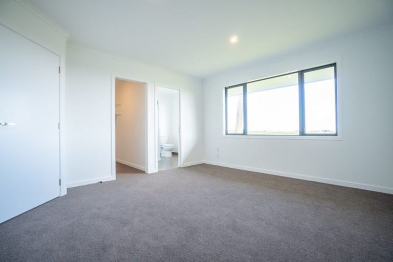 Photo of property in 33 Silicon Way, Fitzherbert, Palmerston North, 4410