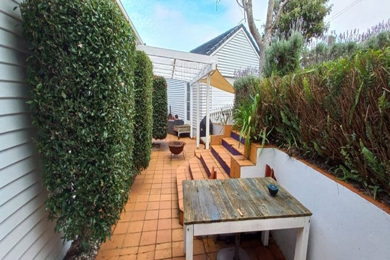 Photo of property in 1/18 Limmer Place, Browns Bay, Auckland, 0632