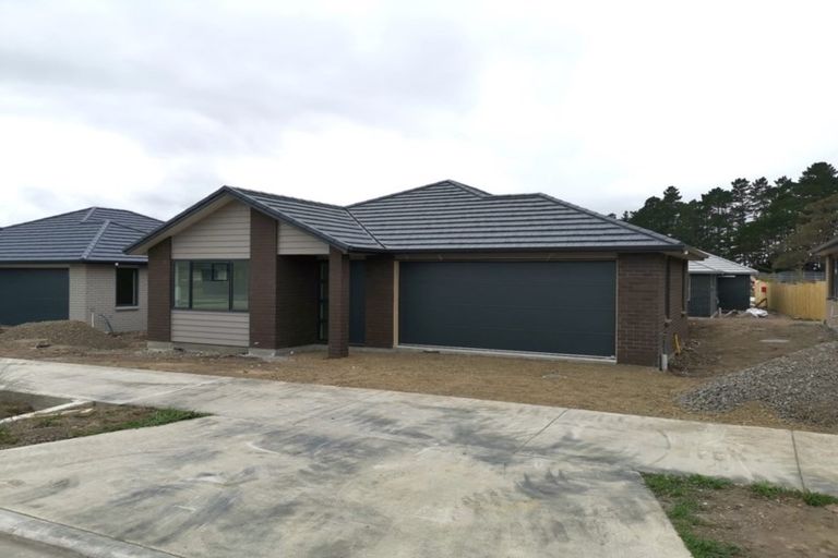 Photo of property in 8 Ropere Street, Kumeu, 0810