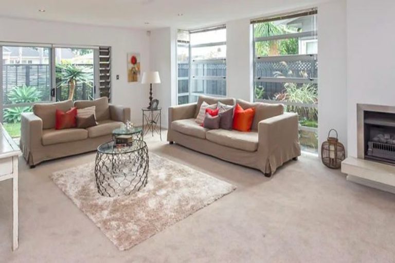 Photo of property in 1/58 Hattaway Avenue, Bucklands Beach, Auckland, 2012