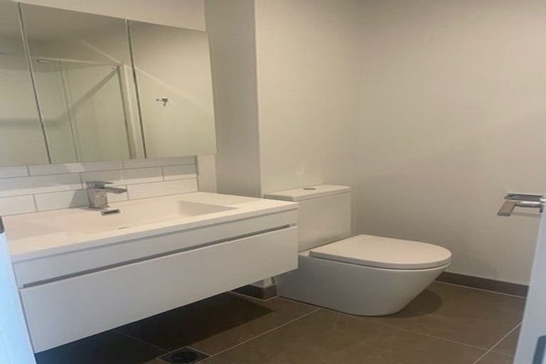 Photo of property in 22 Whakahui Lane, Mangere Bridge, Auckland, 2022