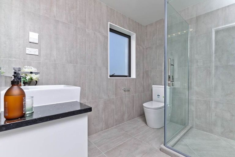 Photo of property in 3 Crompton Place, Orewa, 0931