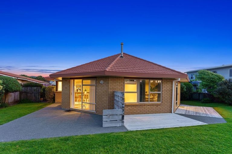 Photo of property in 5 Marewa Place, Waikanae Beach, Waikanae, 5036