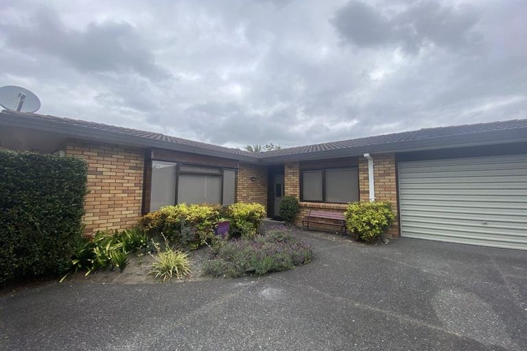 Photo of property in 2/32 Riverside Road, Orewa, 0931