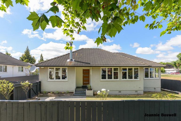 Photo of property in 600 Featherston Street, Roslyn, Palmerston North, 4414