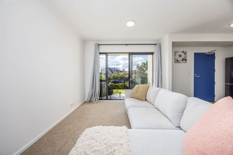 Photo of property in 7/18 Titoki Street, Te Atatu Peninsula, Auckland, 0610