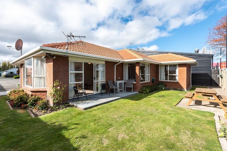Photo of property in 41a Sawyers Arms Road, Northcote, Christchurch, 8052